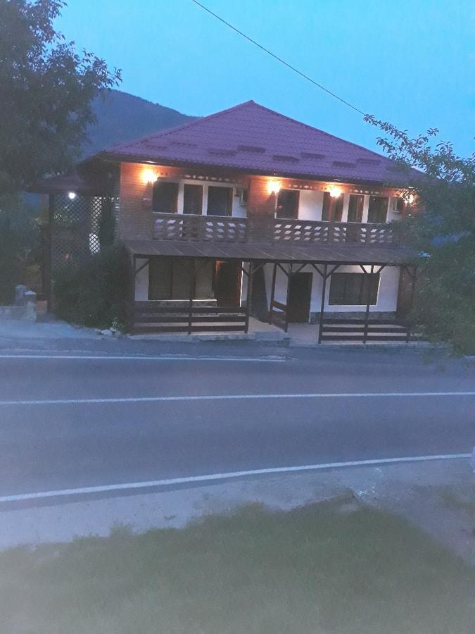 Montana Touring Hotel Nehoiu Exterior foto